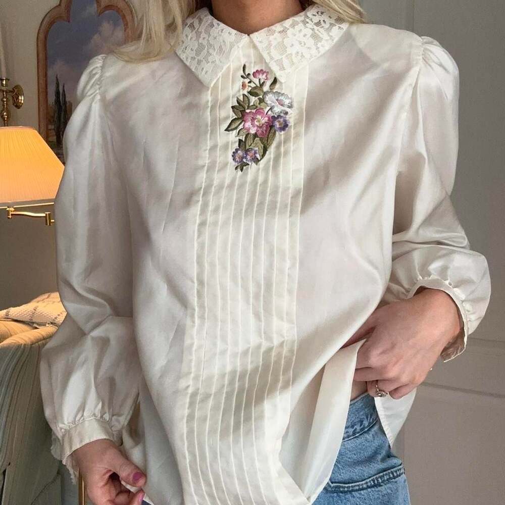 Vintage 80s Floral Embroidered Lace Collar Blouse